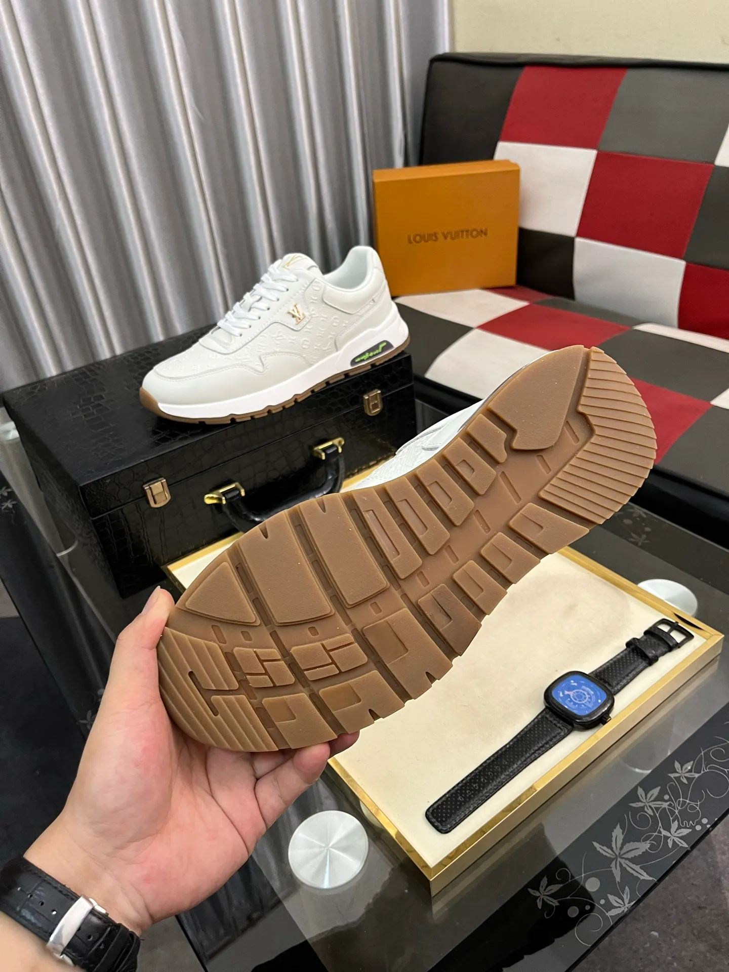 Men's shoes 💰458⌚️⌚️[Louis Vuitton LV] Dad shoes are popular casual sports shoes with outsole, breathable and comfortable, easy to walk, trendy men's versatile fly woven epoxy with ➕leather lining➕Gucci's popular original outsole, sports and running style, super comfortable. Size 38-442️⃣Colors available